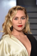Майли Сайрус, Лиам Хемсворт (Miley Cyrus, Liam Hemsworth) Vanity Fair Oscar Party in Beverly Hills, 04.03.2018 (42xHQ) 50d03a781858473