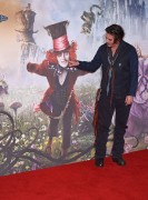 Джонни Депп (Johnny Depp) Alice Through The Looking Glass Photocall at Corinthia (London, May 8, 2016) (57xHQ) 810e38668970623