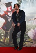 Джонни Депп (Johnny Depp) Alice Through The Looking Glass Photocall at Corinthia (London, May 8, 2016) (57xHQ) 30e8bc668969453