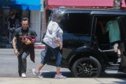 Pete Wentz - Seen with his son and his mother in Los Angeles - May 27, 2017