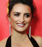 Пенелопа Крус (Penélope Cruz) 'The Assassination Of Gianni Versace_ American Crime Story' premiere in Hollywood, 08.01.2018 (84xHQ) 48bb87736644973