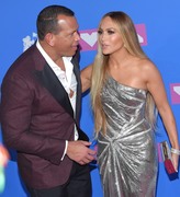 Дженнифер Лопез (Jennifer Lopez) MTV Video Music Awards, 20.08.2018 (95xHQ) 7ca698955996594