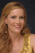 Лесли Манн (Leslie Mann) ''Knocked Up'' Press Conference (Los Angeles, May 19, 2007) 5d2021685608093
