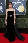 Дакота Джонсон (Dakota Johnson) 75th Annual Golden Globe Awards in Beverly Hills, 07.01.2018 (69xНQ) D3673a741176633
