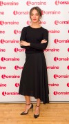 Алисия Викандер (Alicia Vikander) Visits the 'Lorraine' TV show in London, 06.03.2018 - 16xНQ 90b9a3836543213