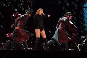Тейлор Свифт (Taylor Swift) performs during the reputation Stadium Tour at Hard Rock Stadium in Miami, Florida, 18.08.2018 - 100xHQ E1a52a956017094