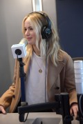 Дженнифер Лоуренс (Jennifer Lawrence) Visits SiriusXM at SiriusXM Studios in New York City, 28.02.2018 - 6xHQ E4cddf836536273