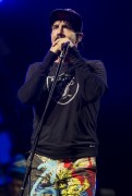 Red Hot Chili Peppers - Perfoms on stage at T in The Park Festival in Strathallan Castle, Scotland, 10.07.2016 (34xHQ) 9d45cd640849273