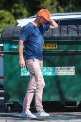 [MQ] Tom Felton cures his homesickness with lunch at a UK Pub in Santa Monica (February 19, 2019)