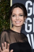 Анджелина Джоли (Angelina Jolie) 75th Annual Golden Globe Awards, California, 07.01.2018 (90xHQ) 4af841729646923