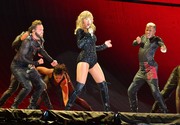 Тейлор Свифт (Taylor Swift) performs during the reputation Stadium Tour at Hard Rock Stadium in Miami, Florida, 18.08.2018 - 100xHQ 5ff22b956014804