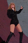 Тейлор Свифт (Taylor Swift) performs during the reputation Stadium Tour at Hard Rock Stadium in Miami, Florida, 18.08.2018 - 100xHQ 64aa91956016334