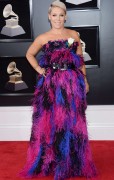 Алисия Мур (Пинк, Pink) 60th Annual Grammy Awards, New York, 28.01.2018 (5xHQ) Bbf431741157733