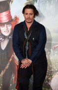 Джонни Депп (Johnny Depp) Alice Through The Looking Glass Photocall at Corinthia (London, May 8, 2016) (57xHQ) C176b0668968803