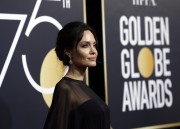 Анджелина Джоли (Angelina Jolie) 75th Annual Golden Globe Awards, California, 07.01.2018 (90xHQ) 387b5a729644413