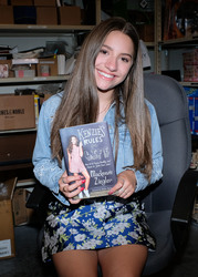 Mackenzie Ziegler - Book Signing at Barnes & Noble in Los Angeles 2018-05-14