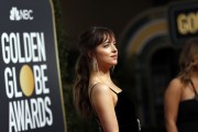 Дакота Джонсон (Dakota Johnson) 75th Annual Golden Globe Awards in Beverly Hills, 07.01.2018 (69xНQ) Aefc78741170723