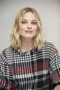 Марго Робби (Margot Robbie) 'Goodbye Christopher Robin' press conference (September 19, 2017) 029baf707576253