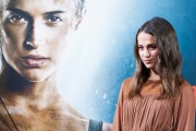 Алисия Викандер (Alicia Vikander) 'Tomb Raider' photocall in Madrid, Spain, 28.02.2018 - 80xНQ F6ff85781844793