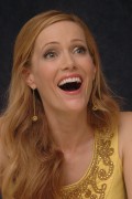 Лесли Манн (Leslie Mann) ''Knocked Up'' Press Conference (Los Angeles, May 19, 2007) 489fd6685607933