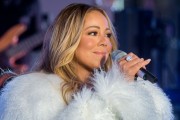 Мэрайя Кэри (Mariah Carey) Performs at the Dick Clark's New Year's Rockin' Eve with Ryan Seacrest (New York, December 31, 2017) 98923f707530403