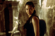 Лара Крофт: Расхитительница гробниц  / Lara Croft: Tomb Raider (Анджелина Джоли, Джон Войт, Дэниэл Крэйг, 2001) E4d6b81062949604