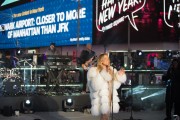 Мэрайя Кэри (Mariah Carey) Performs at the Dick Clark's New Year's Rockin' Eve with Ryan Seacrest (New York, December 31, 2017) 447ed3707531323