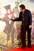 Джонни Депп (Johnny Depp) Alice Through The Looking Glass Photocall at Corinthia (London, May 8, 2016) (57xHQ) A1c41f668969313