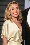 Майли Сайрус, Лиам Хемсворт (Miley Cyrus, Liam Hemsworth) Vanity Fair Oscar Party in Beverly Hills, 04.03.2018 (42xHQ) 63f054781858643