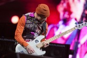 Red Hot Chili Peppers - Perfoms on stage at T in The Park Festival in Strathallan Castle, Scotland, 10.07.2016 (34xHQ) 78ffd2640848553