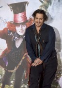 Джонни Депп (Johnny Depp) Alice Through The Looking Glass Photocall at Corinthia (London, May 8, 2016) (57xHQ) D8f9c6668968373