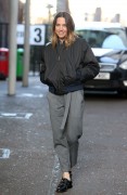 Мелани Чисхолм (Melanie Chisholm) Seen at the ITV studios in London, 06.03.2017 - 6xHQ 54042d731004933