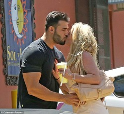 Britney Spears out for lunch with her boyfriend in Tarzana, Los Angeles