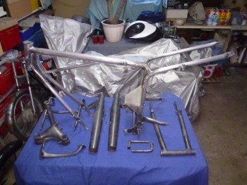 Restauration MONDIAL 125cc Champion Lusso. Cbfff5665951613