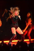 Тейлор Свифт (Taylor Swift) performs during the reputation Stadium Tour at Hard Rock Stadium in Miami, Florida, 18.08.2018 - 100xHQ 1201da956016194