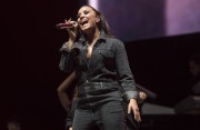 Деми Ловато (Demi Lovato) performing at Free Radio Live in Birmingham, 11.11.2017 (16xHQ) 5c7234656406263