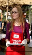 Leighton Meester - Thanksgiving Meal Served To The Homeless By Celebrities - November 26, 2003