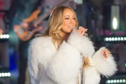 Мэрайя Кэри (Mariah Carey) Performs at the Dick Clark's New Year's Rockin' Eve with Ryan Seacrest (New York, December 31, 2017) 19546d707531393