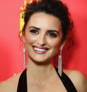 Пенелопа Крус (Penélope Cruz) 'The Assassination Of Gianni Versace_ American Crime Story' premiere in Hollywood, 08.01.2018 (84xHQ) 4daf44736645103