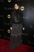 Джина Гершон (Gina Gershon) 'The Alienist' premiere in New York City, 16.01.2018 (9xHQ) 391cff729687803