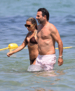 http://thumbs2.imagebam.com/cc/cc/a7/12127b1292138674.gif