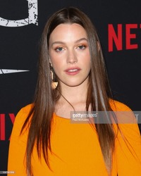 Victoria Pedretti - Netflix's 'The Haunting Of Hill House' premiere in Hollywood (October 8, 2018)