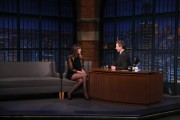 Дакота Джонсон (Dakota Johnson) Late Night with Seth Meyers in New York, 31.01.2018 (4xНQ) Aee235741244023