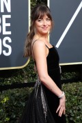 Дакота Джонсон (Dakota Johnson) 75th Annual Golden Globe Awards in Beverly Hills, 07.01.2018 (69xНQ) E17d30741176203