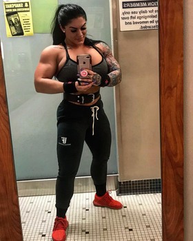 Laura Marie aka muscle bombshell