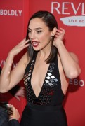 Галь Гадот (Gal Gadot) Revlon’s 'Live Boldly' campaign launch in New York City, 24.01.2018 (72xHQ) Aed84c736669033