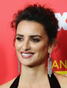 Пенелопа Крус (Penélope Cruz) 'The Assassination Of Gianni Versace_ American Crime Story' premiere in Hollywood, 08.01.2018 (84xHQ) 95dde7736645003