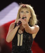 Тейлор Свифт (Taylor Swift) perfoms onstage during the Formula 1 USGP in Austin, Texas, 22.10.2016 (64xНQ) 956bca677485183