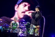 Red Hot Chili Peppers - Perfoms on stage at T in The Park Festival in Strathallan Castle, Scotland, 10.07.2016 (34xHQ) 2edcbd640848193