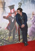 Джонни Депп (Johnny Depp) Alice Through The Looking Glass Photocall at Corinthia (London, May 8, 2016) (57xHQ) 6be253668971443